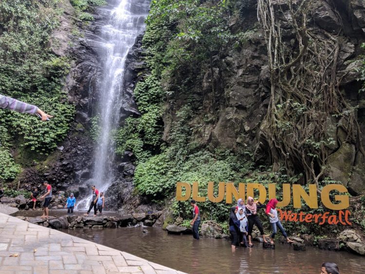 Destinasi Wisata Mojokerto dengan Pemandangan Luar Biasa Air Terjun Pacet